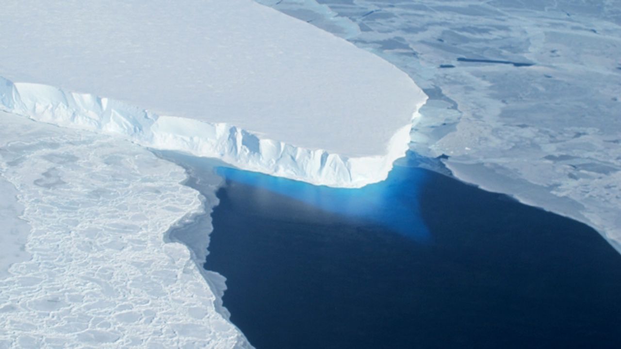 La langue glaciaire de Thwaites, en Antarctique. Cet immense glacier est surnommé "le glacier de l'Apocalypse". [NASA - Keystone]