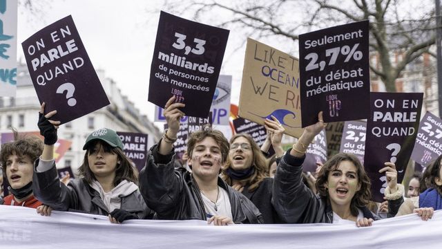 Manifestation pour le climat à Paris, le 12 mars 2022. [Claire Serie / Hans Lucas - AFP]