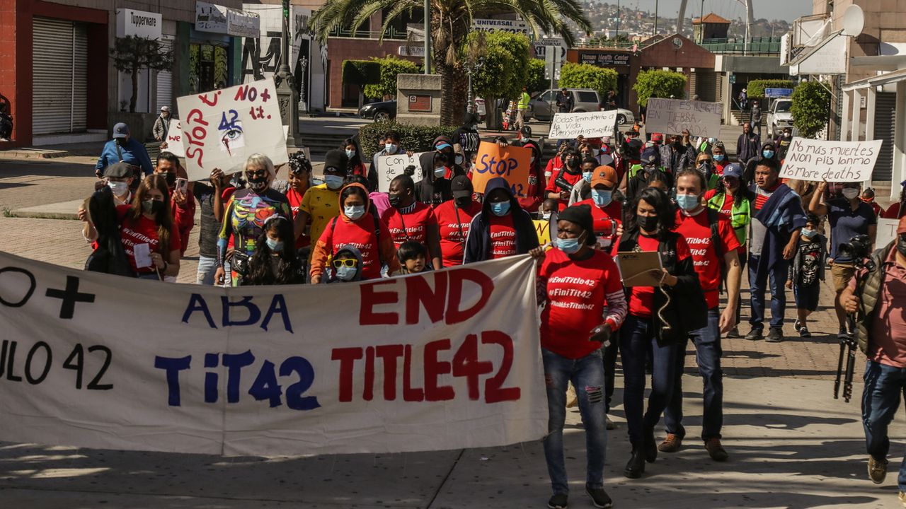 Manifestation contre la "règle 42" à Tijuana, au Mexique, 22.03.2022. [Joebeth Terriquez - EPA/Keystone]