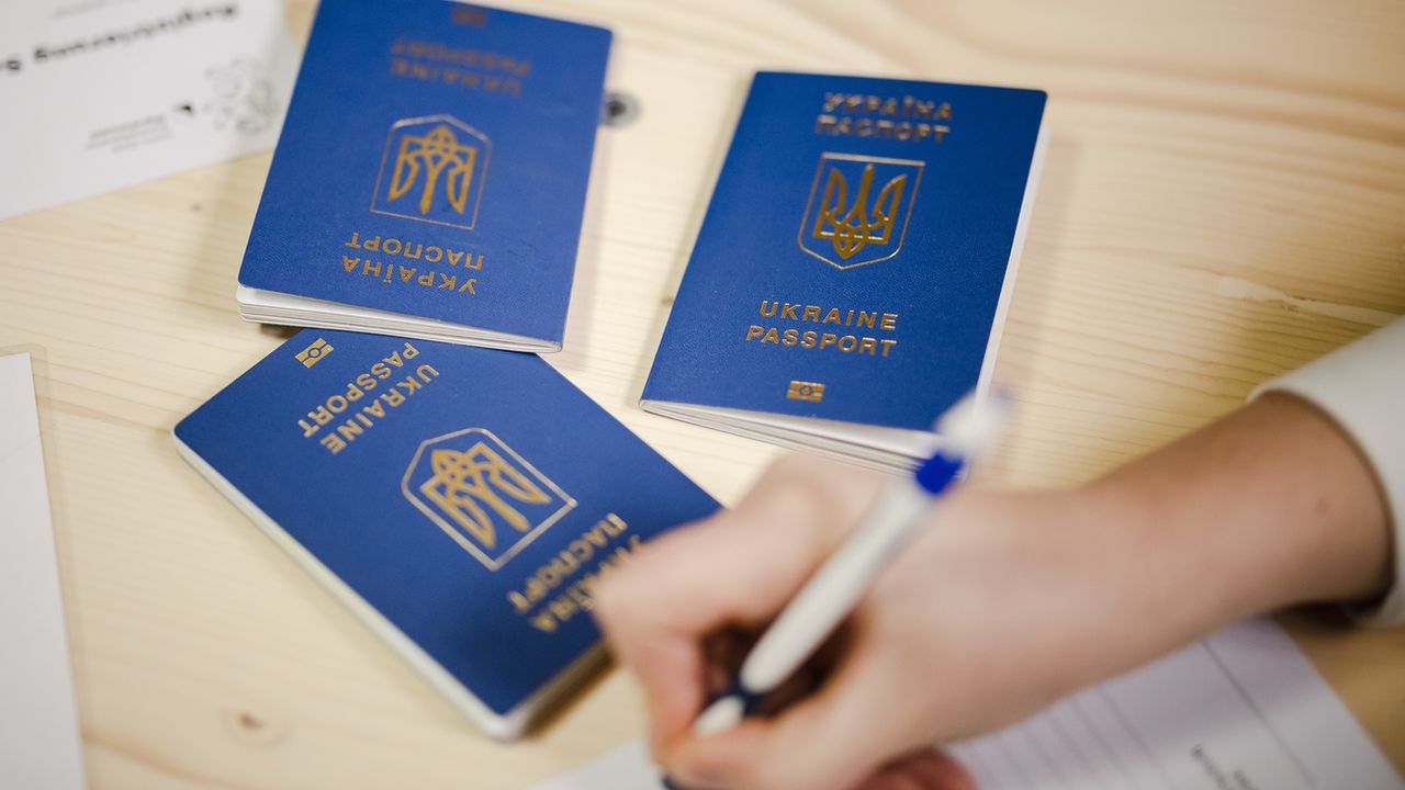 Permis S refusé à une famille ukrainienne à cause du passeport étasunien du père [Valentin Flauraud - Keystone]