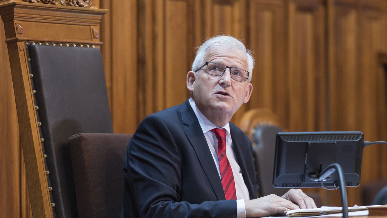 Hans Stöckli photographié en décembre 2019, alors qu'il vient d'être élu à la présidence du Conseil des Etats. [Alessandro della Valle - Keystone]