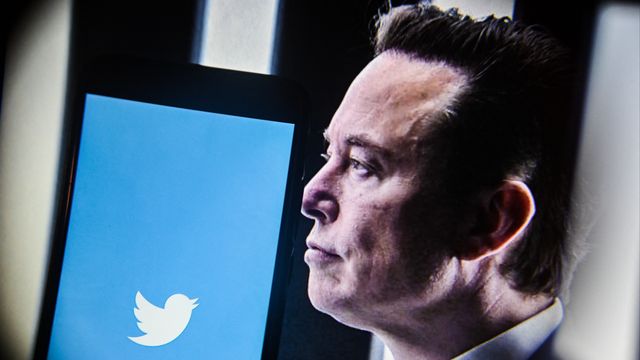 L'homme d'affaire Elon Musk pourrait racheter le réseau social Twitter pour 43 milliards de dollars. [Adrien Fillon / Hans Lucas - AFP]