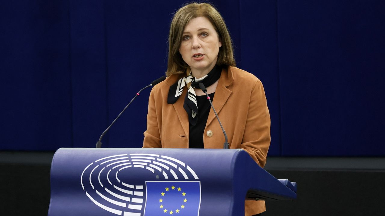 La commissaire européenne Vera Jourova est en visite à Berne mardi 26.04.2022. [Ronald Wittek - EPA/Keystone]