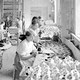 Femmes travaillant dans une usine de masques à gaz à Genève, 1914-1918. [Archives fédérales suisses]
