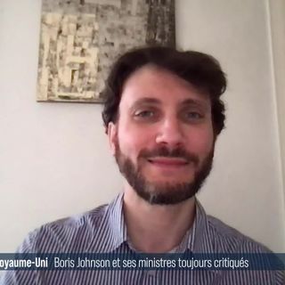 Fortes critiques à l’encontre de Boris Johnson et ses ministres: interview de Aurélien Antoine [RTS]