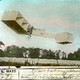 Diapositive du 14-bis, l'aéroplane d'Alberto Santos-Dumont en 1906. Avant ce vol, il avait déjà conçu et piloté un des premiers dirigeables. Il est le premier pilote à posséder les trois brevets: ballon, dirigeable et aéroplane. [Richard - flickr]