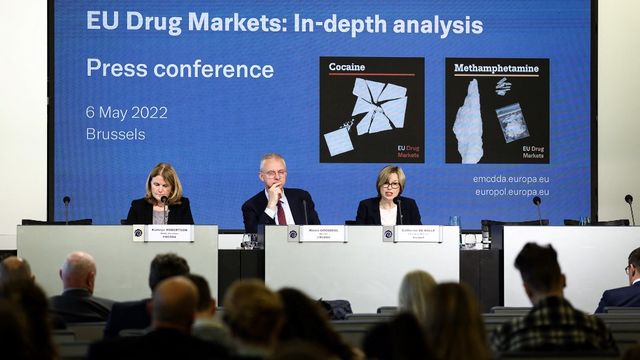 Le rapport sur les drogues en Europe a été présenté lors d'une conférence de presse à Bruxelles, 06.05.2022. [Kenzo Tribouillard - AFP]