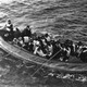 Le canot de sauvetage pliable D est le dernier mis à la mer avec succès. Il compte 24 personnes à son bord contre 47 au maximum. La capacité totale des 20 canots de sauvetage du paquebot était de 1'178 personnes alors que 2'200 passagers et hommes d'équipage étaient à bord du Titanic. Seuls deux des vingt canots de sauvetage partiront à pleine charge.