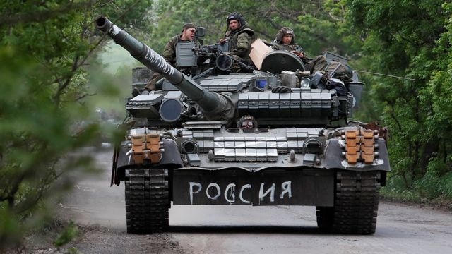 Un char des forces pro-russes dans la région de Donetsk, le 22 mai 2022. [Alexander Ermochenko - Reuters]