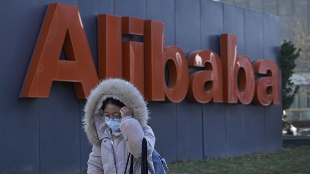 Pékin et le Covid mettent la rentabilité d'Alibaba à rude épreuve. [Andy Wong - Keystone]