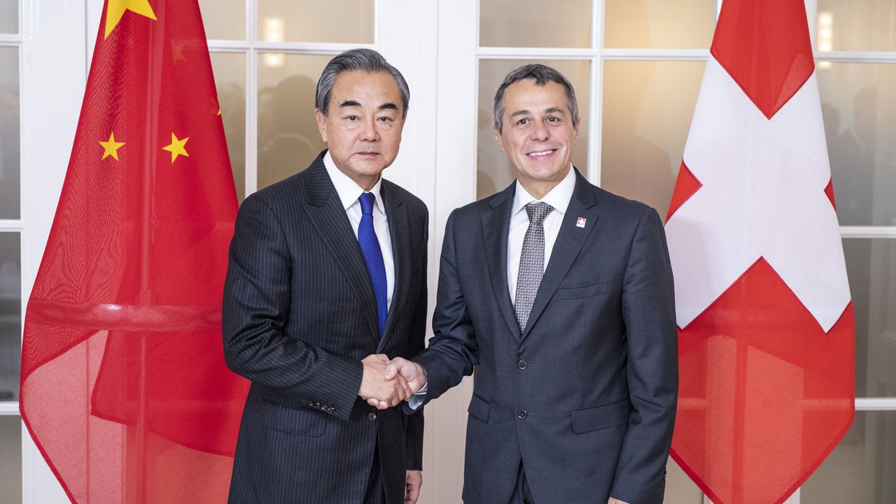 Ministre des affaires étrangères en 2019, Ignazio Cassis avait reçu son homologue chinois Wang Yi à Berne. [Alessandro della Valle - Keystone]