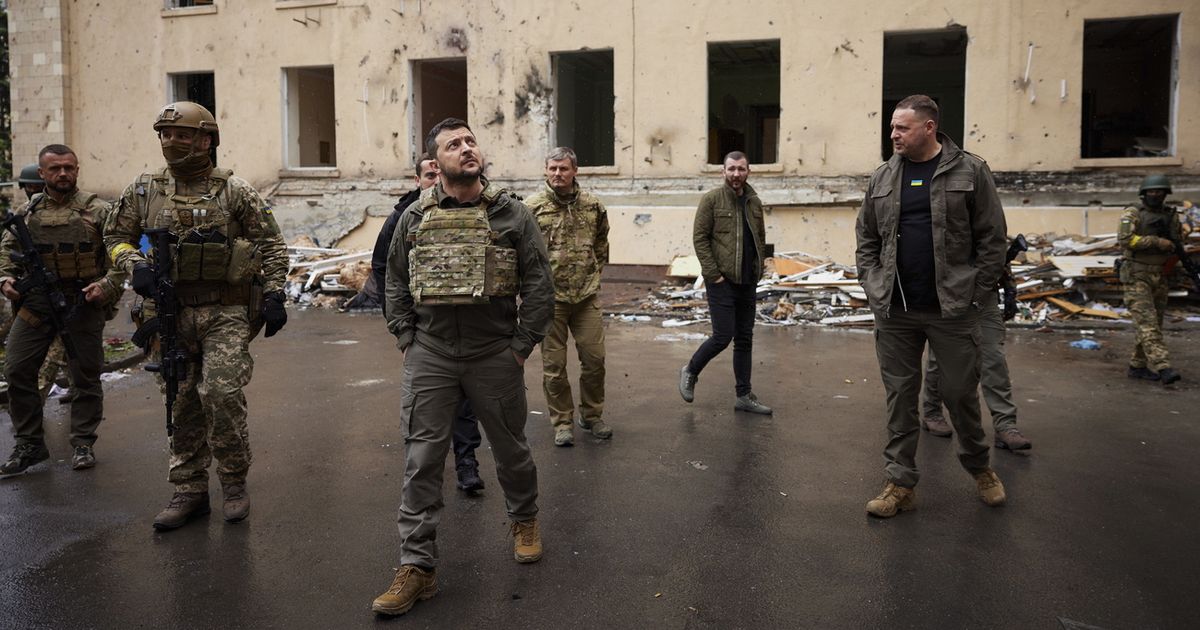 Volodymyr Zelensky visita a sus tropas en Oriente, por primera vez desde el inicio del conflicto