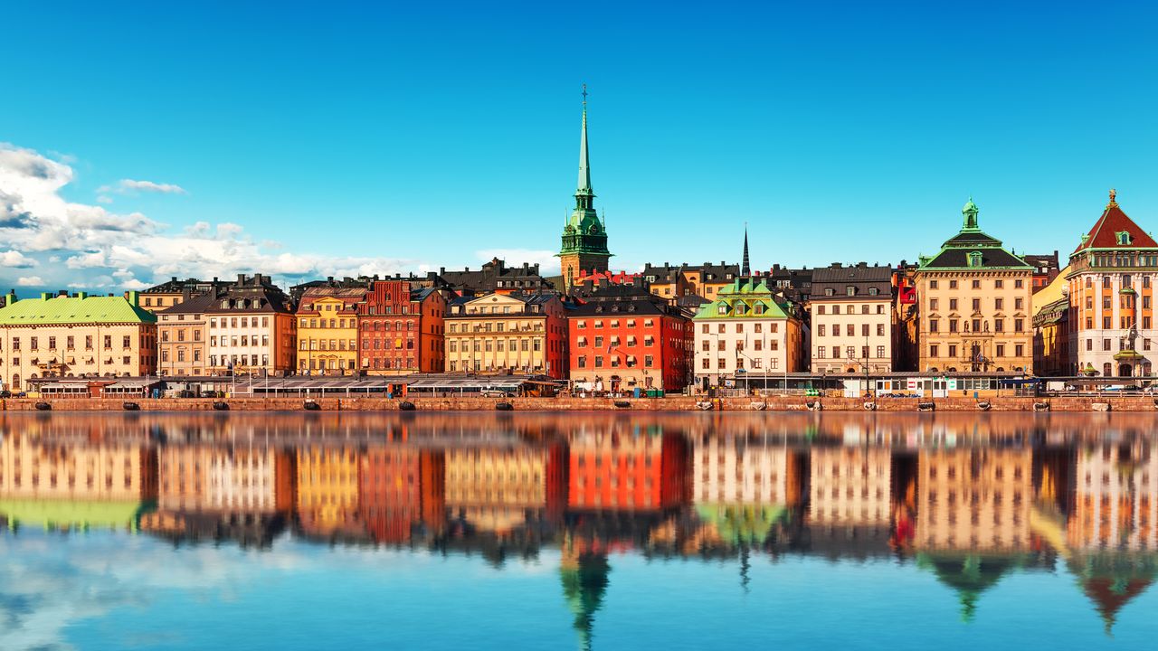 Vieille ville de Stockholm, Suède. [scanrail - Depositphotos]