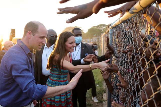 Duke and Duchess of Cambridge greet residents of Kingston via fences. [CHRIS JACKSON / POOL / GETTY IMAGES - Reuters]