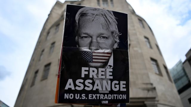 Le 17 juin, le gouvernement britannique a annoncé avoir signé le décret d'extradition vers les Etats-Unis de Julian Assange. [EPA/ANDY RAIN - Keystone]