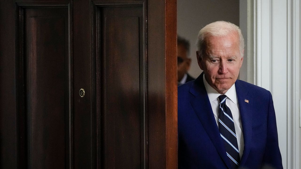 Le président américain Joe Biden arrive dans la salle Roosevelt de la Maison Blanche, le 21 juin 2022, à Washington. [Drew Angerer / Getty Images - AFP]
