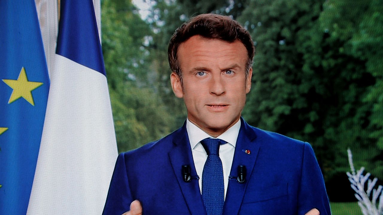 Le président français Emmanuel Macron a reconnu mercredi soir "les fractures" montrées par les législatives. "Nous devons apprendre à gouverner et légiférer différemment", a-t-il affirmé. [LUDOVIC MARIN - AFP]