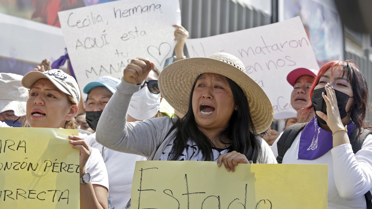 Des femmes manifestent au Mexique contre les violences faites aux femmes. [Hilda Rios - Keystone/EPA]