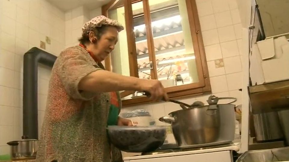 Le temps des cerises dans la cuisine de Anne-Cécile Buchard. [RTS]