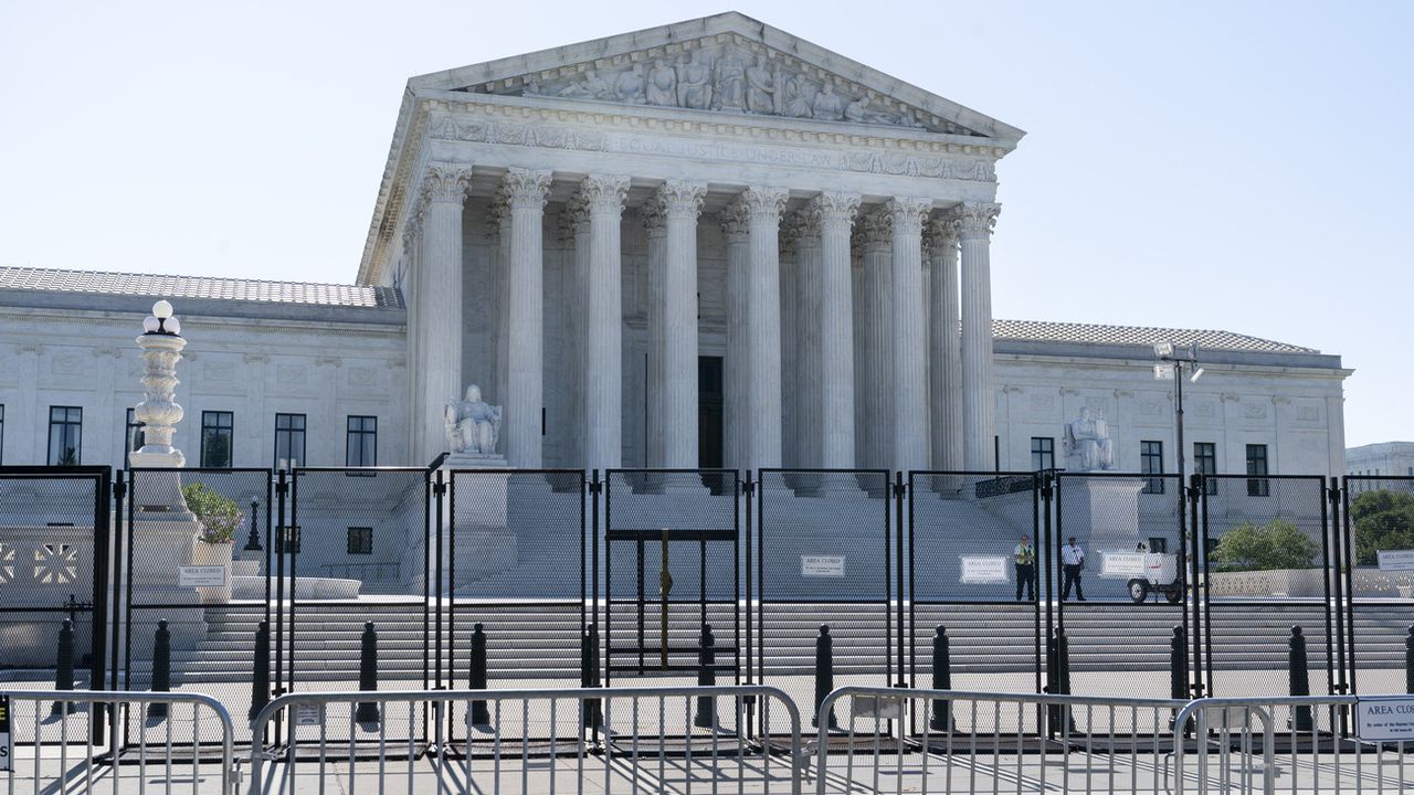 Vue sur la facade du bâtiment de la Cour suprême américaine, le 29 juin 2022 à Washington. [Jacquelyn Martin - AP Photo/KEYSTONE]