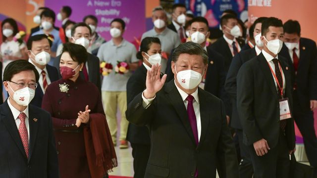 Triomphal, Xi Jinping célèbre les 25 ans de la rétrocession de Hong Kong à la Chine. [Hong Kong Government Information Services - Keystone]