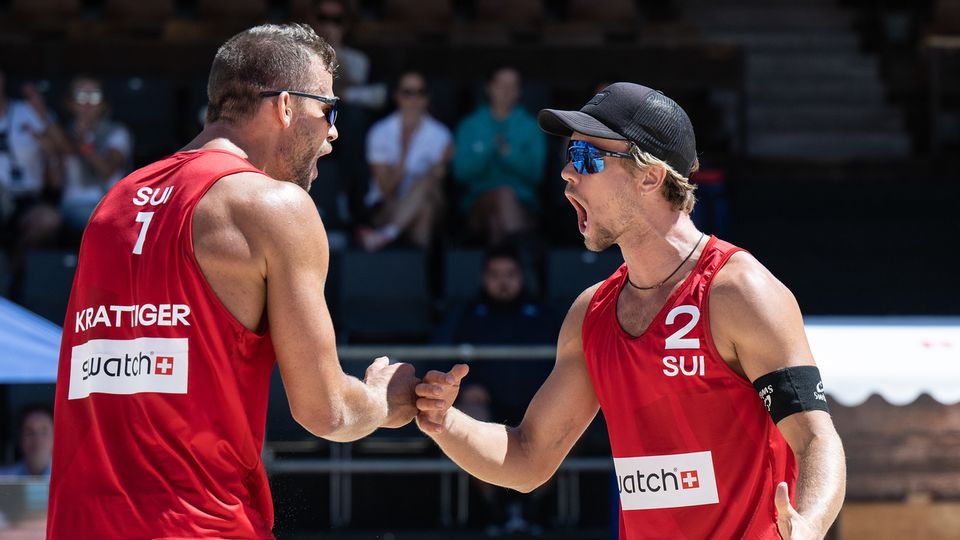 Grâce à leurs deux victoires du jour, la paire suisse Breer-Krattiger s'est qualifiée pour les huitièmes de finales du tournoi de Gstaad. [Peter Schneider - Keystone]