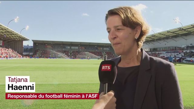 UEFA Euro dames: "Disputer un tournoi majeur est important pour le développement du football suisse" (Tatjana Haenni) [RTS]