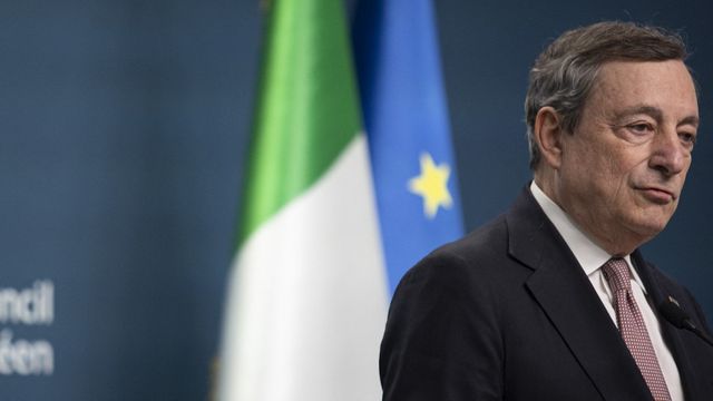 Mario Draghi pourrait annoncer son retrait à l'issue du vote au Sénat jeudi. [Nicolas Economou - NurPhoto/AFP]