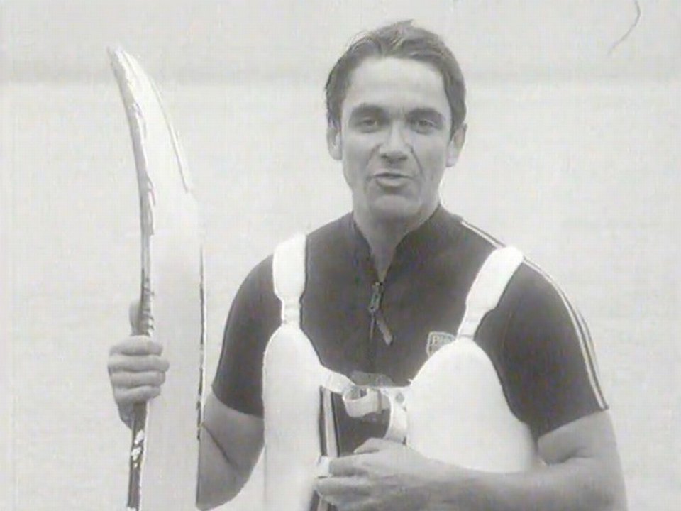 En 1969, Claude Nobs débarque en ski nautique pour présenter son festival. [RTS]