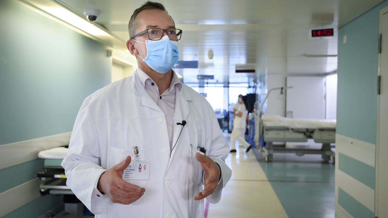 Urgences des hôpitaux saturées en Suisse romande, l'exemple fribourgeois: interview de Vincent Ribordy [Anthony Anex - Keystone]
