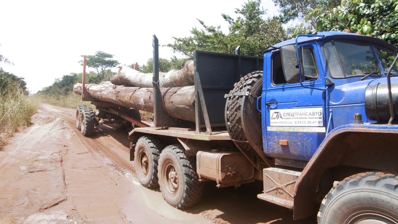 Un véhicule d'origine russe circulant dans la concession de Bois Rouge en Centrafrique. [EIC/OpenFacto]