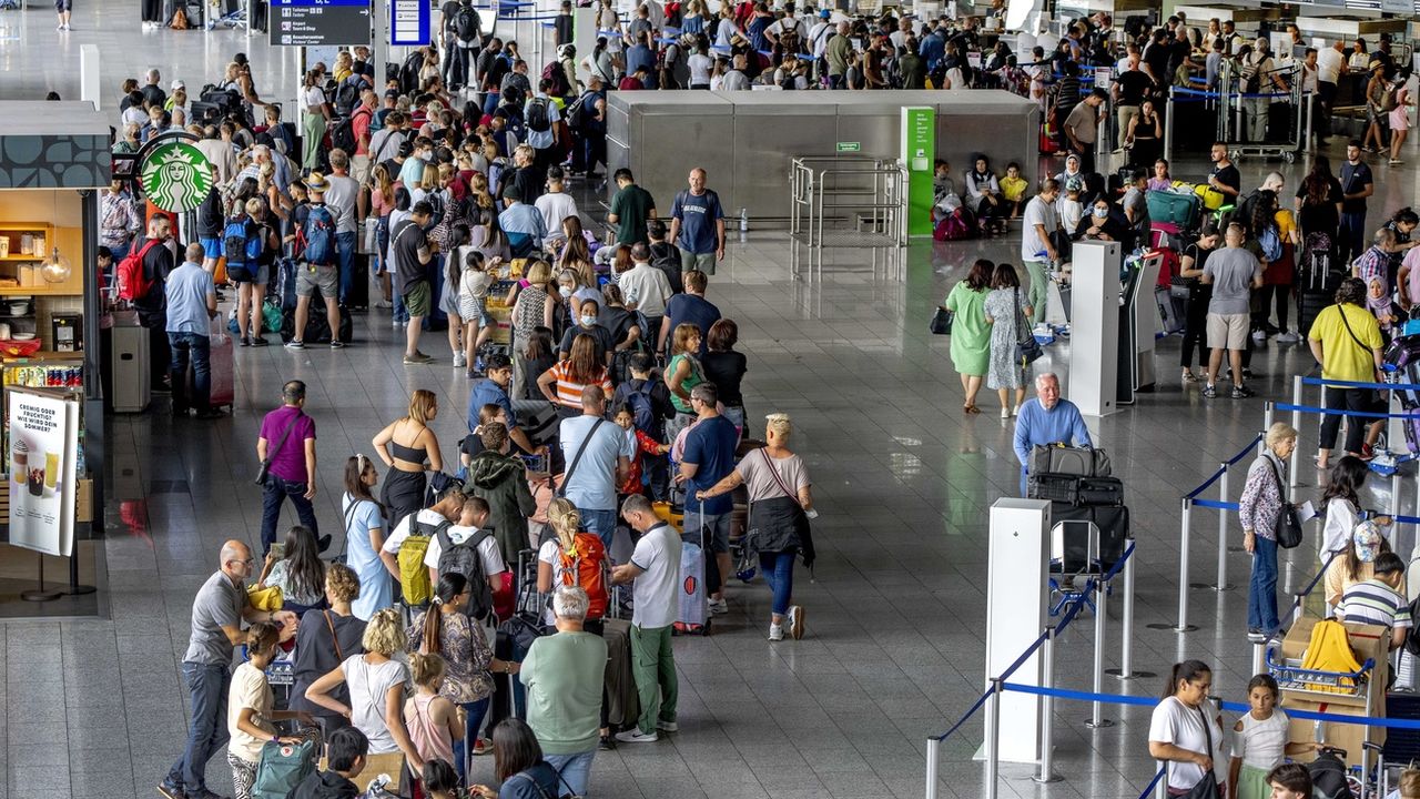 Face à une grève, Lufthansa annule quasi tous ses vols en Allemagne. [Michael Probst - Keystone]