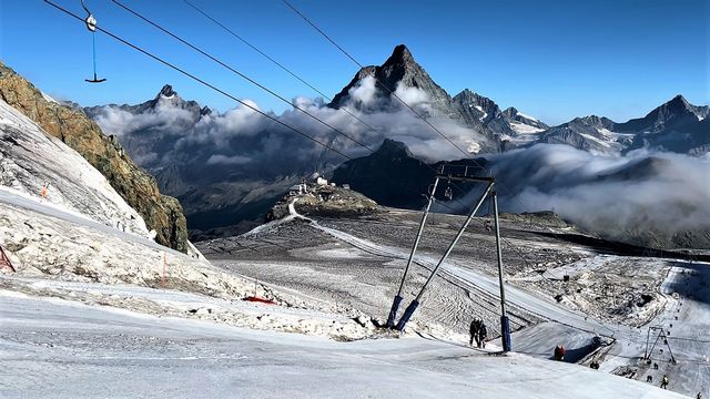 Zermatt n'a pas d'autre choix que de fermer son glacier. [Floriane Galaud - RTS]