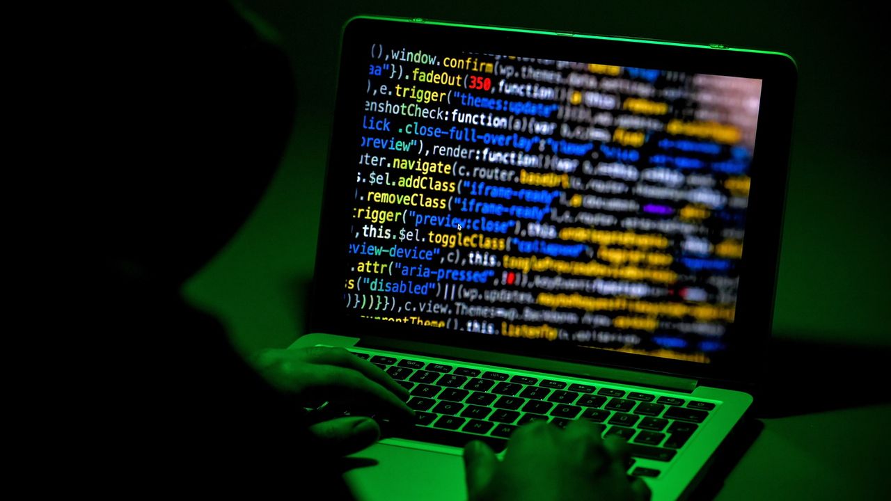 La Confédération se tourne vers les "hackers éthiques" pour tester sa sécurité informatique. [SASCHA STEINBACH - KEYSTONE]
