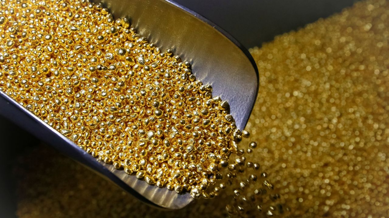 Le Conseil fédéral a banni l'or russe au titre des sanctions. Ici de l'or produit dans l'usine de Krastsvetmet, en Sibérie, l'un des plus importants producteurs de métaux précieux au monde. [lya Naymushin - REUTERS]