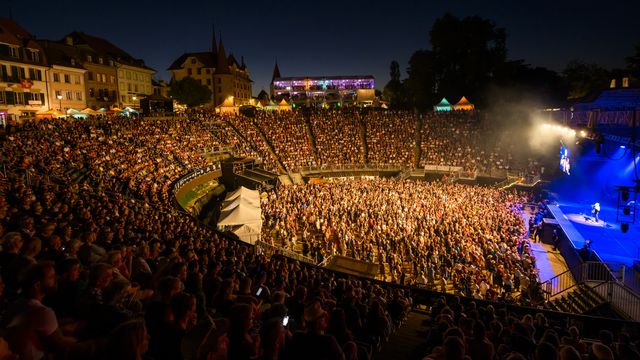 Le concert de Status Quo, mercredi 10 août au festival Rock Oz'Arènes à Avenches. [Jean-Christophe Bott - Keystone]