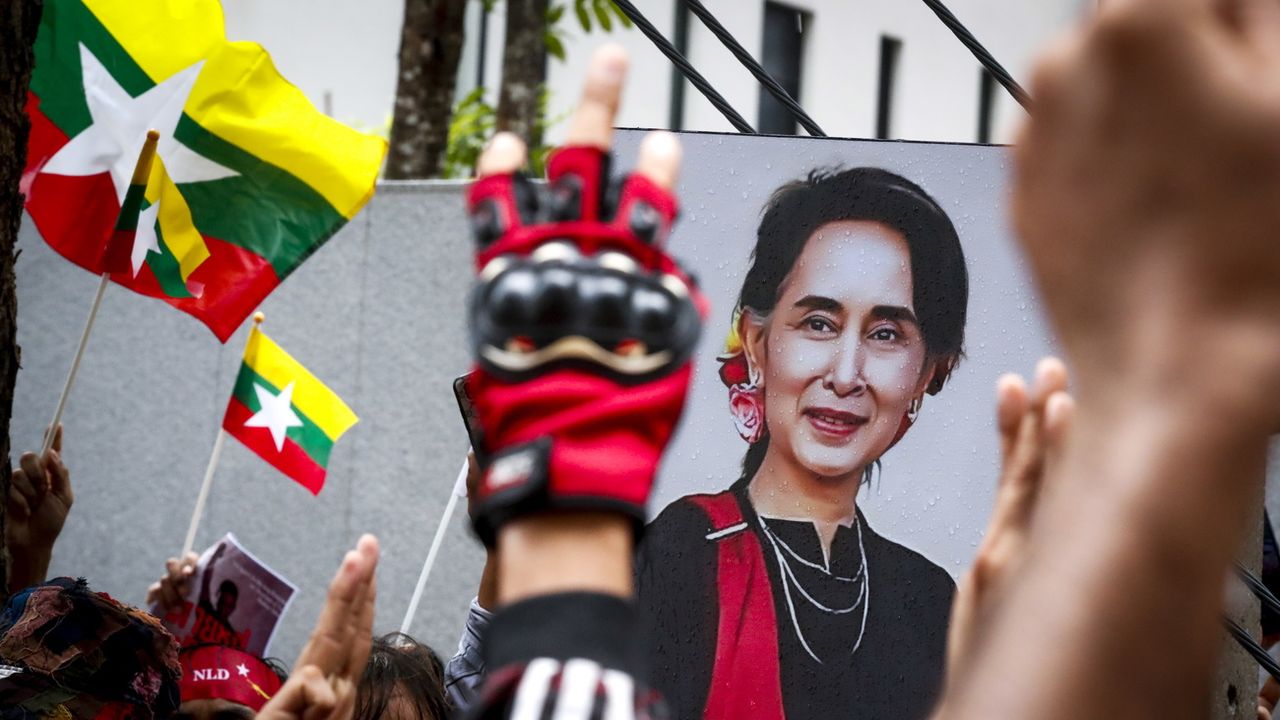 L'ancienne dirigeante birmane Aung San Suu Kyi condamnée à 6 ans de prison pour corruption. [DIEGO AZUBEL - KEYSTONE]