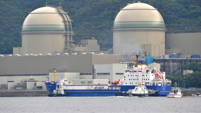 Le Japon envisage de prolonger la durée de vie de certains réacteurs (ici, la centrale de Takahama). [Takashi Ozaki - he Yomiuri Shimbun/AFP]