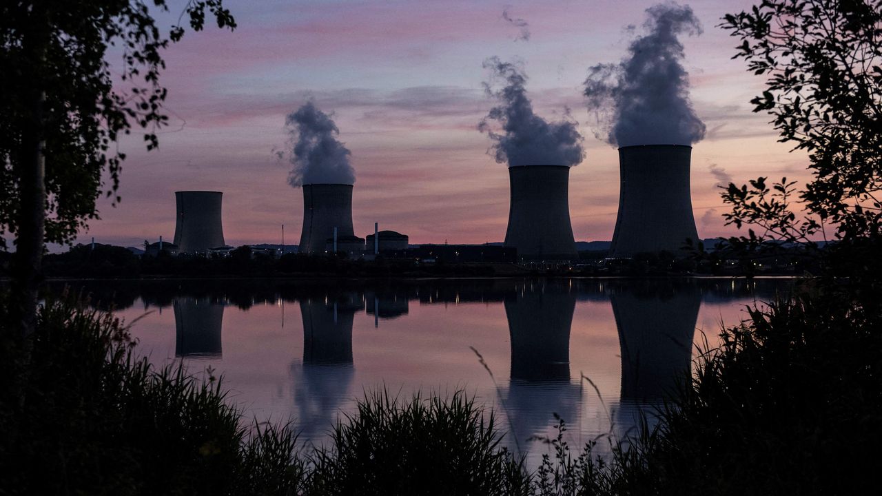 Quatre réacteurs nucléaires restent à l'arrêt en France pour des problèmes de corrosion. [Sébastien Berda - AFP]