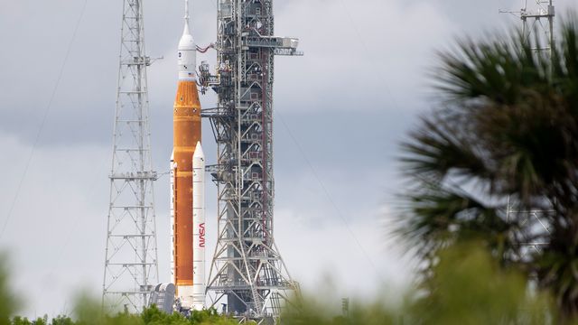 La fusée Orion du programme spatial Artemis de la NASA prête au décollage au Kennedy Space Center en Floride. [Joel Kowsky - Keystone - EPA]