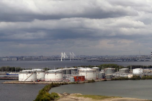 An oil terminal in Saint-Petersburg, Russia.  [Anatoly Maltsev - Keystone]