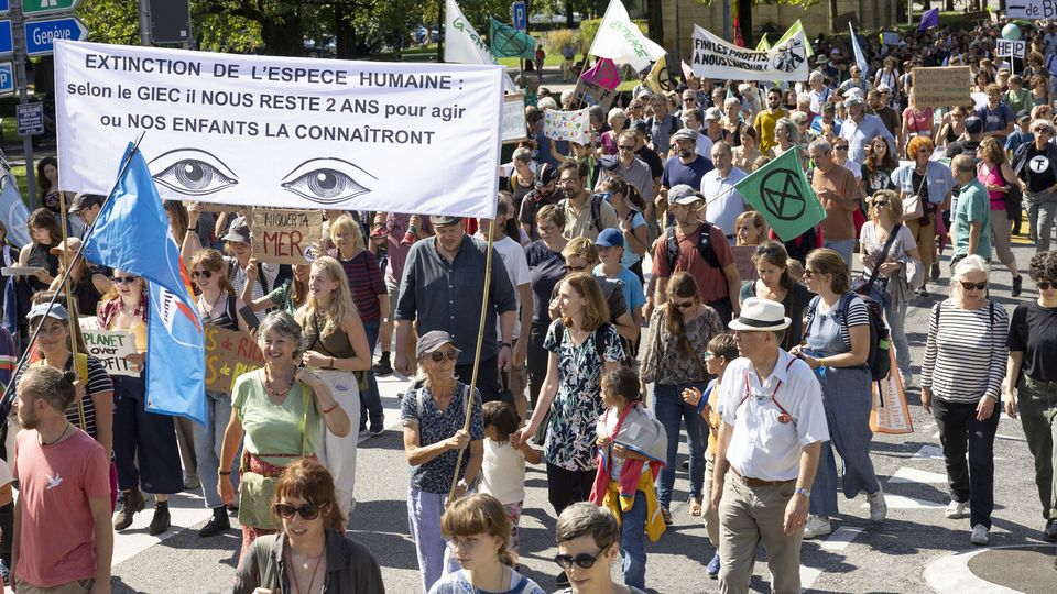 Une marche en faveur du climat à Lausanne (VD), le 3 septembre 2022. [Salvatore Di Nolfi - Keystone]