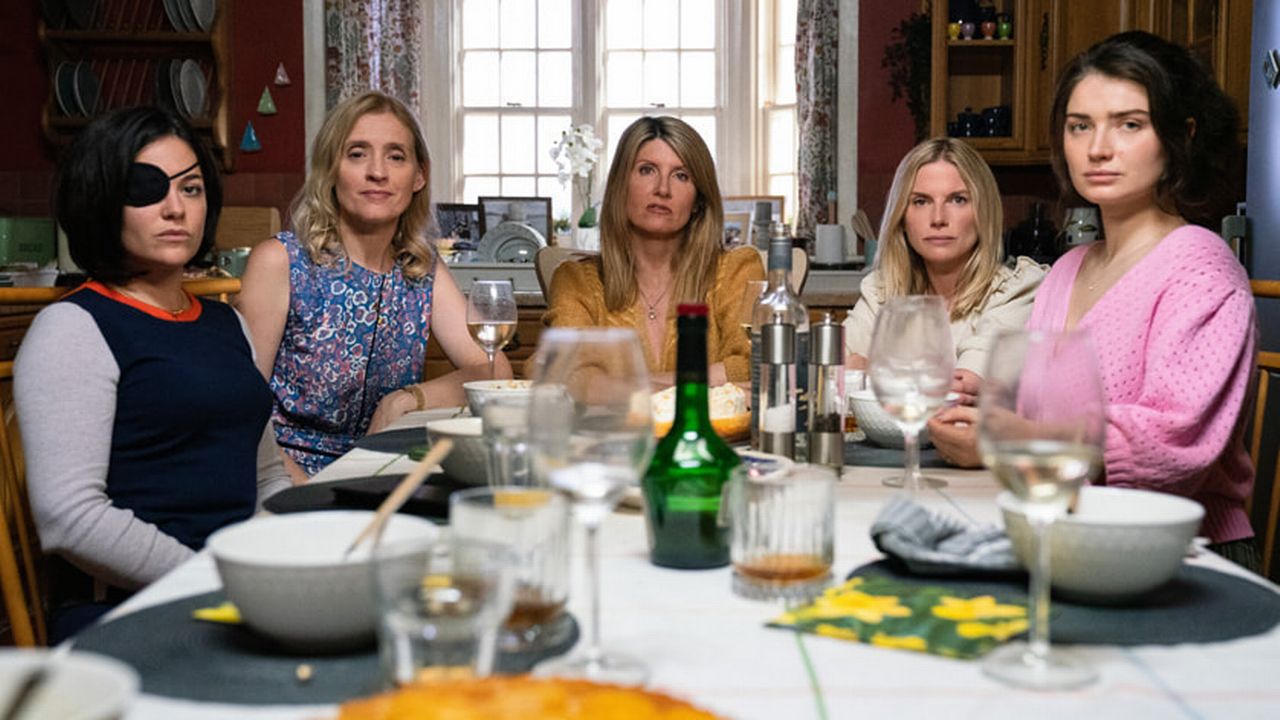 Sarah Greene, Anne-Marie Duff, Sharon Horgan, Eva Birthistle et Eve Hewson dans "Bad Sisters". [Apple TV]