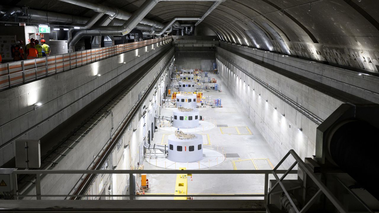 La caverne des machines a l'intérieur de la centrale de pompage-turbinage de Nant de Drance (Valais). [Laurent Gillieron - Keystone]
