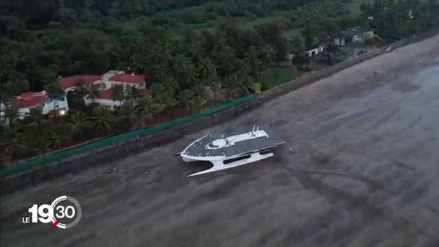 Le catamaran PlanetSolar, conçu par l'explorateur neuchâtelois Raphaël Domjan, s'est échoué sur une plage en Inde [RTS]