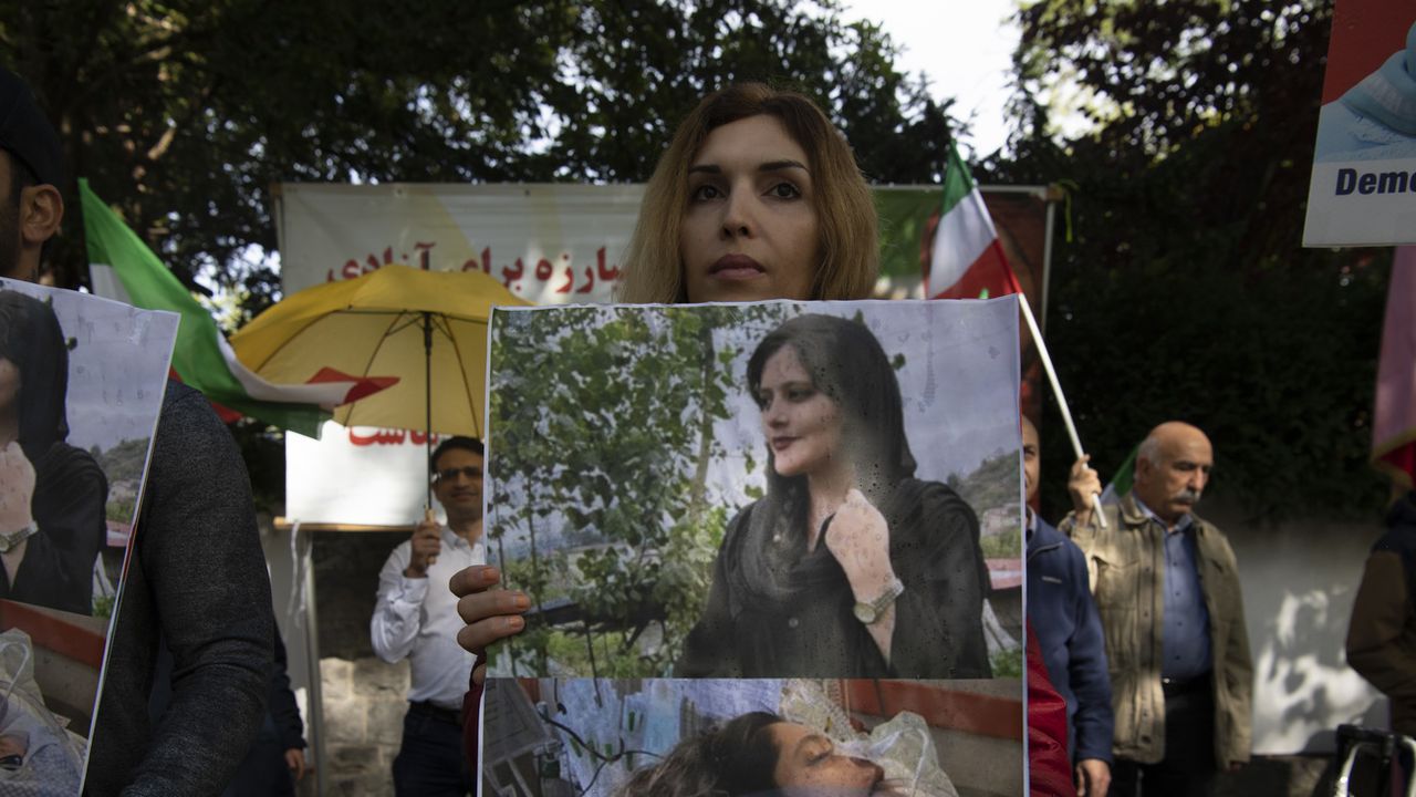 Des manifestations ont eu lieu à Berlin également, devant l'ambassade d'Iran. [Paul Zinken - Keystone]