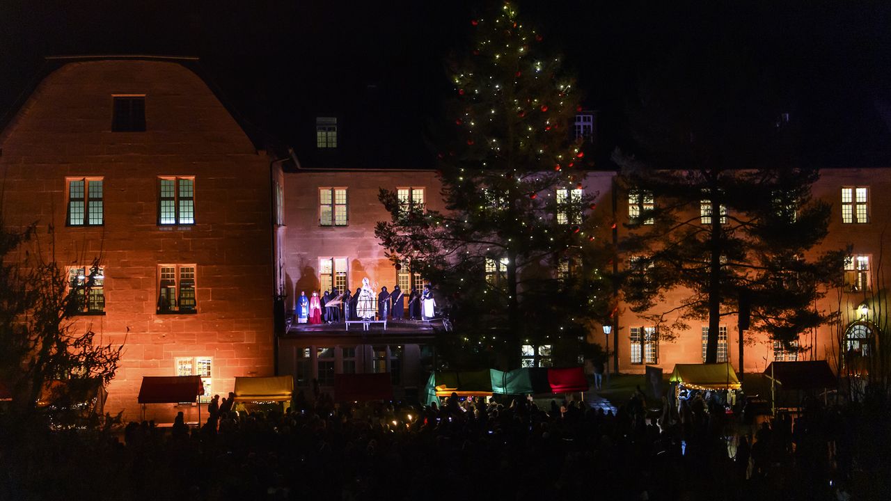 La ville de Fribourg fait l'impasse sur les lumières de Noël, économie d’électricité oblige. [Anthony Anex - Keystone]