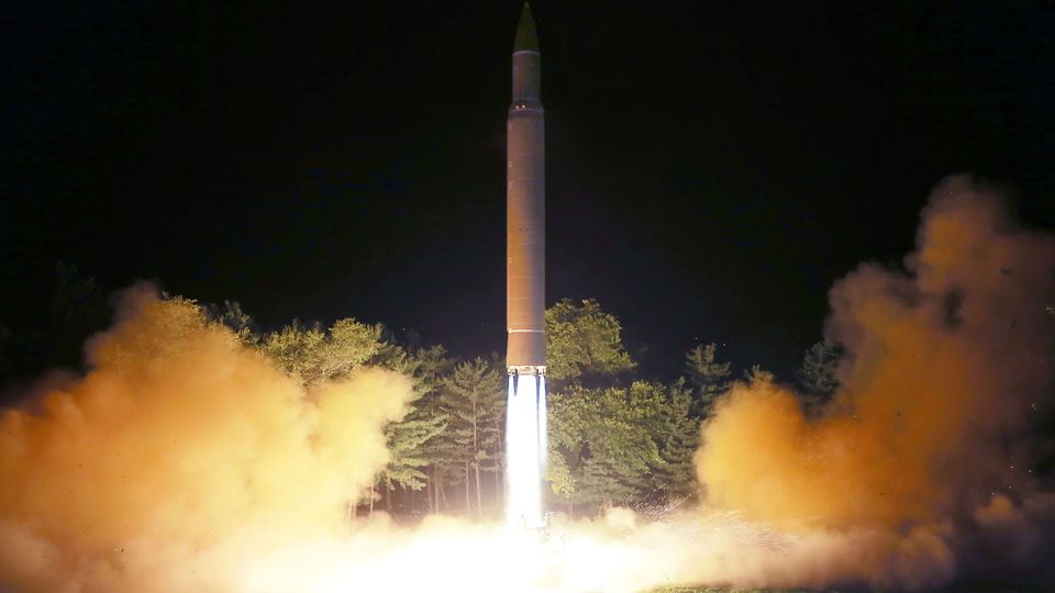 Cette photo transmise par l'agence de presse officielle de la Corée du Nord montre le décollage d'un missile balistique le 28 juillet.  [KCNA VIS KNS - AFP]