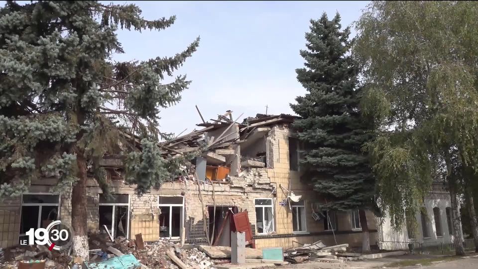 A Izioum près de Kharkiv, les habitants libérés témoignent de leurs souffrances sous l'occupation russe [RTS]