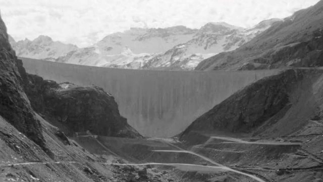 Barrage en Valais en 1963. [RTS]
